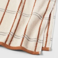Modern Plaid Towel - Threshold™ -Dream Decor Shop GUEST 135d8423 ff0b 411a 9f91 ae573c348641